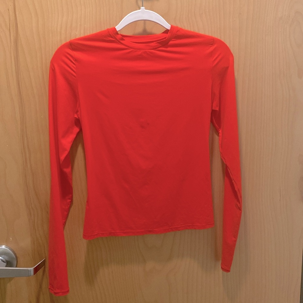 SKIMS FITS EVERYBODY LONGSLEEVE RUBY SIZE M NWOT